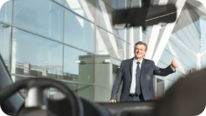 Flight Monitoring and Tracking Servicees of Heathrow Airport to Chessington Cabs Taxi Near Me